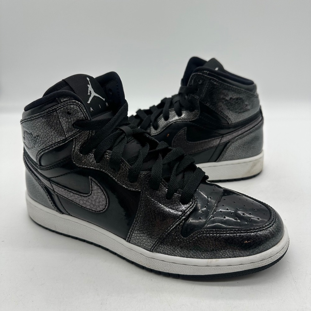 Nike 705300-017 Youth Size 6.5Y Air Jordan 1 Retro High GS Black Patent Shoes